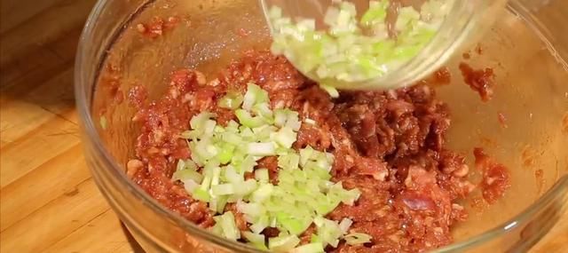  易学|大厨教你做酱香肉饼，外酥里嫩酱香十足，做法简单易学