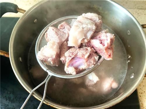 排骨|芋头烧排骨好吃有诀窍,多一步芋头白又粉,美味下饭,一盘不够吃