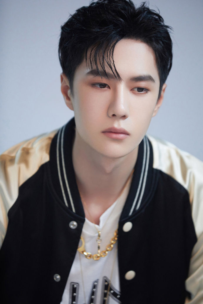  大片|200921 随意Pose即可成高质量大片 查收王一博侧拍花絮图开启美好一周