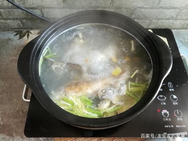  腥味|熬鲫鱼豆腐汤，直接下锅就错了，多做一步，鱼汤浓白没腥味