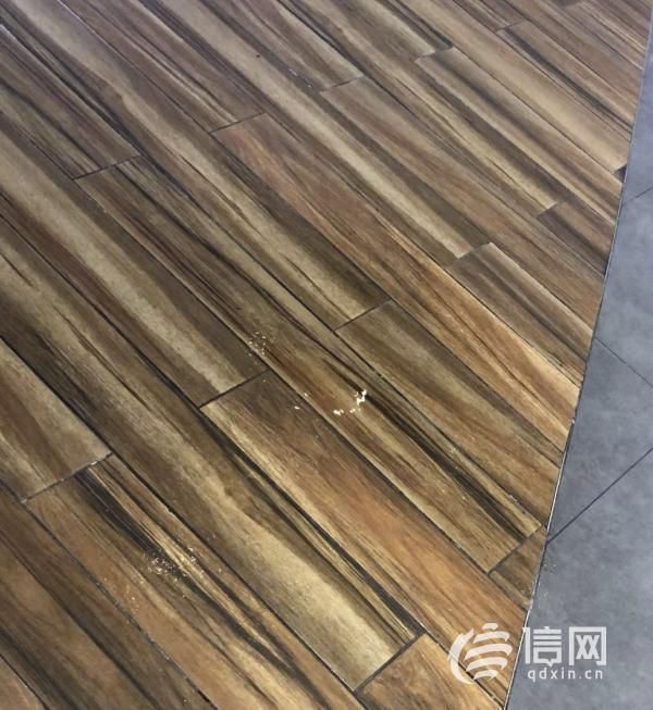  电梯|卓越大融城漏雨 滴在正在运行的自动扶梯上