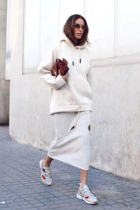  经典|是时候穿卫衣了，2020秋冬最时髦打开方式，好看爆了