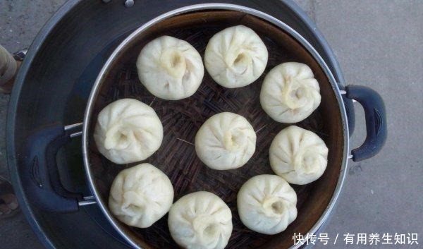 鲜嫩|想吃小笼包不要出去买了,在家就能做,鲜嫩多汁,又香又好吃