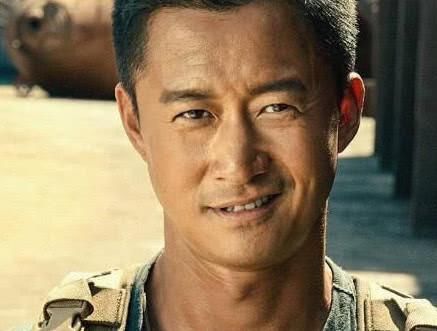 战狼影片唯一一个穿帮镜头,吴京舍不得剪掉,却成为科书式的画面-第1张图片-大千世界 战狼影片唯一一个穿帮镜头,吴京舍不得剪掉,却成为科书式的画面-第1张图片-大千世界