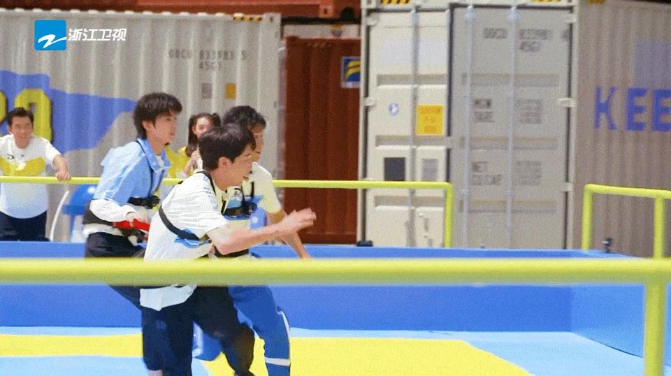  满满|《奔跑吧》本期预告更新 人狠话不多的陈立农战斗力满满！