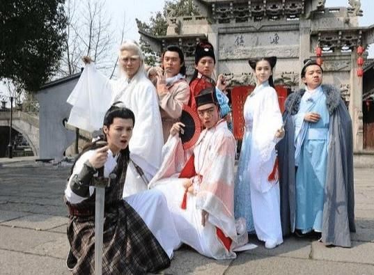  荧幕外|《跑男》迎来100期纪念日，邓超陈赫悉数登场，李晨baby郑恺泪洒现场