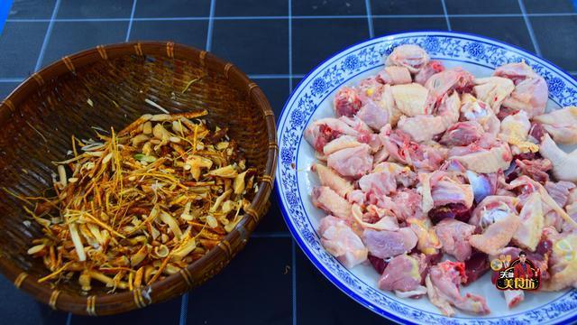 五指毛桃|我家鸡肉从不炒着吃,加1把树根,不炖不煮不红烧,上桌就扫光