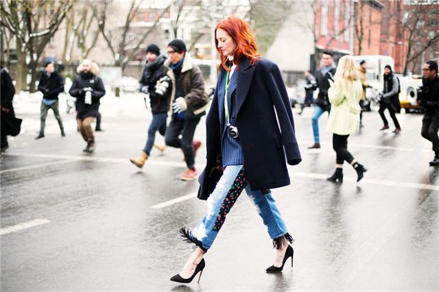 穿搭|别再穿“阔腿裤”了,很土!今年都在穿的是“倒装裤”,遮肉