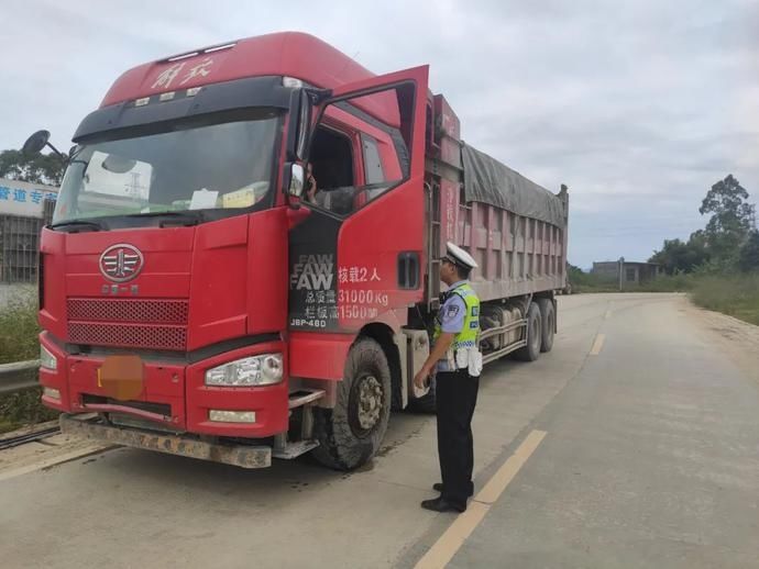 守护|国庆我在岗丨梧州交警“逢五”亮剑,守护平安畅通出行路!