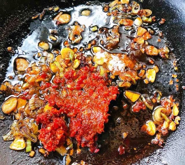  鸡肉|炖鸡时，千万不要直接焯水！教您1个妙招，鸡肉嫩滑，汤汁香浓