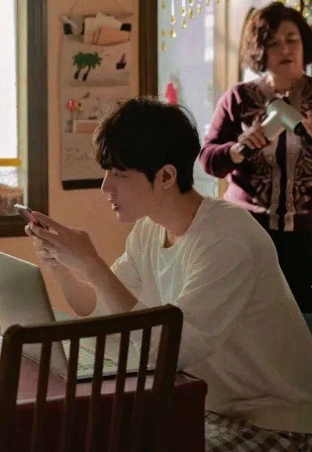  播出|肖战2020首部播出剧，在线观看人数破180万，收视排名第一