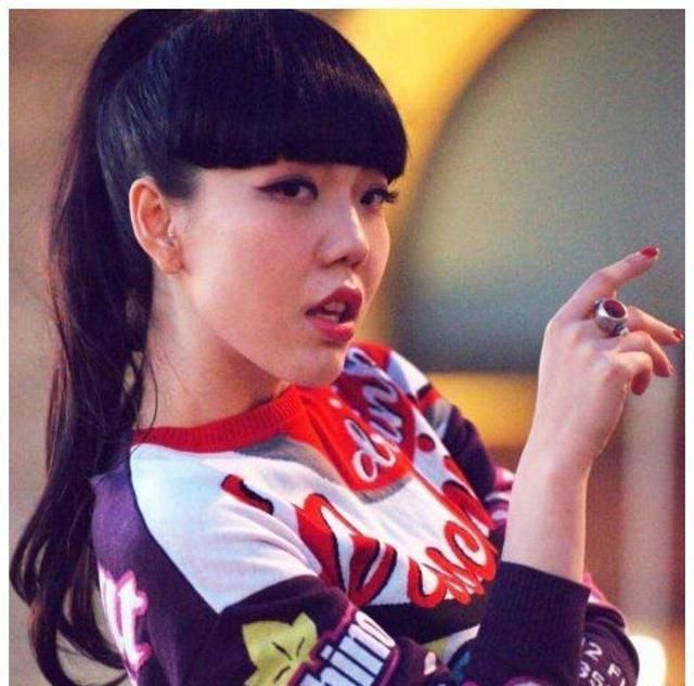  不禁|曾经嗲遍全国的吴莫愁，今在小县城演出，不禁让人感慨