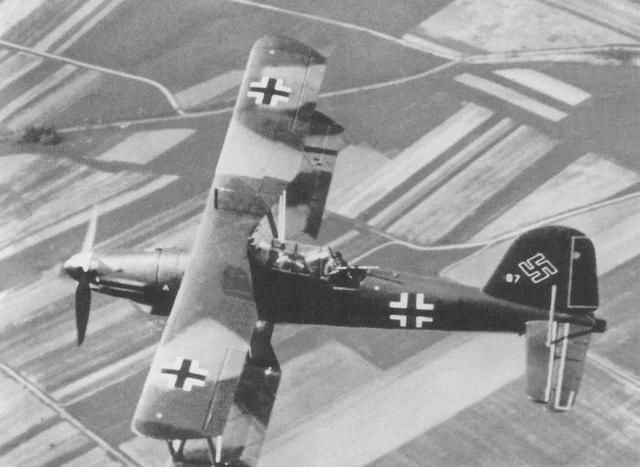  双发|双翼飞机与双发飞机齐登场！德国航母奥古斯特上的魔法舰载机