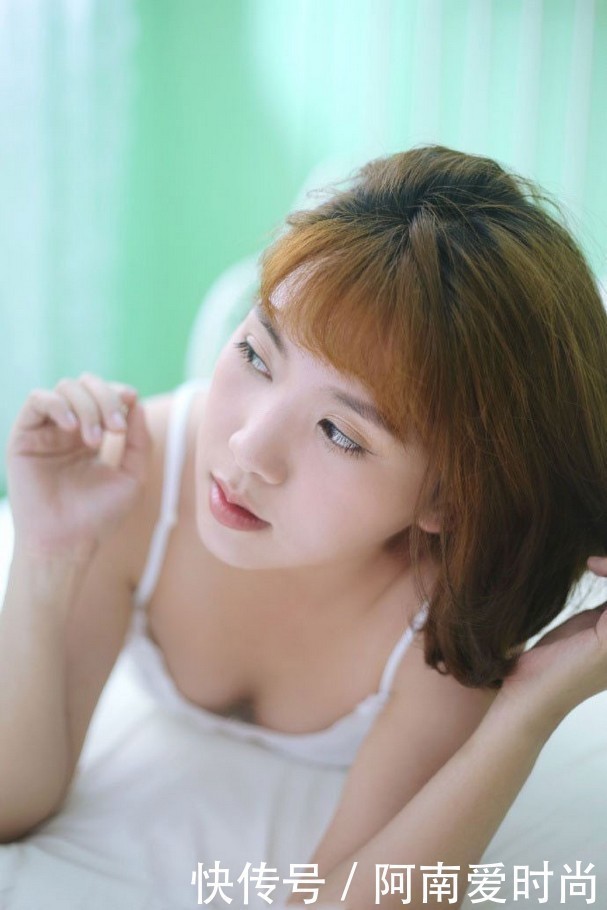 清纯|摄影写真清纯甜美短发美女,户外吊带衫写真