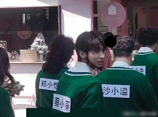  Justin|奔跑吧蔡徐坤叫蔡小葵，Justin改贾斯汀，看到Baby名牌引争议