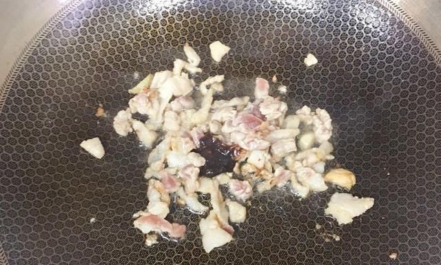  家常菜|家常菜怎么做？大叔教你炒春笋，香气扑鼻，鲜嫩味美，非常下饭