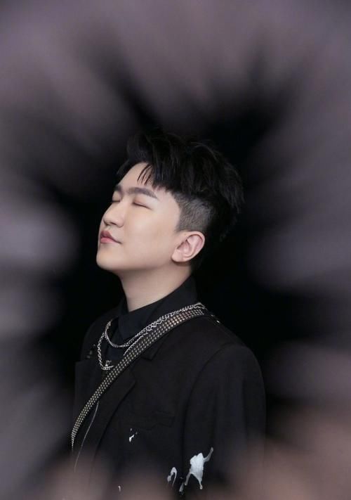  湖南娱乐频道|张大大为啥老是被黑？屡次被评为最讨厌主持人，除了哭啥都不会