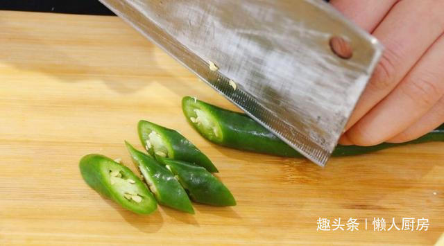 辣酱|想吃肉了,做了一道土豆炖排骨,配上韩式辣酱,太下饭了