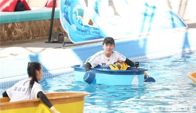 撕名牌|「奔跑吧」迎来第100期,“00前”对决“00后”展开世纪争锋