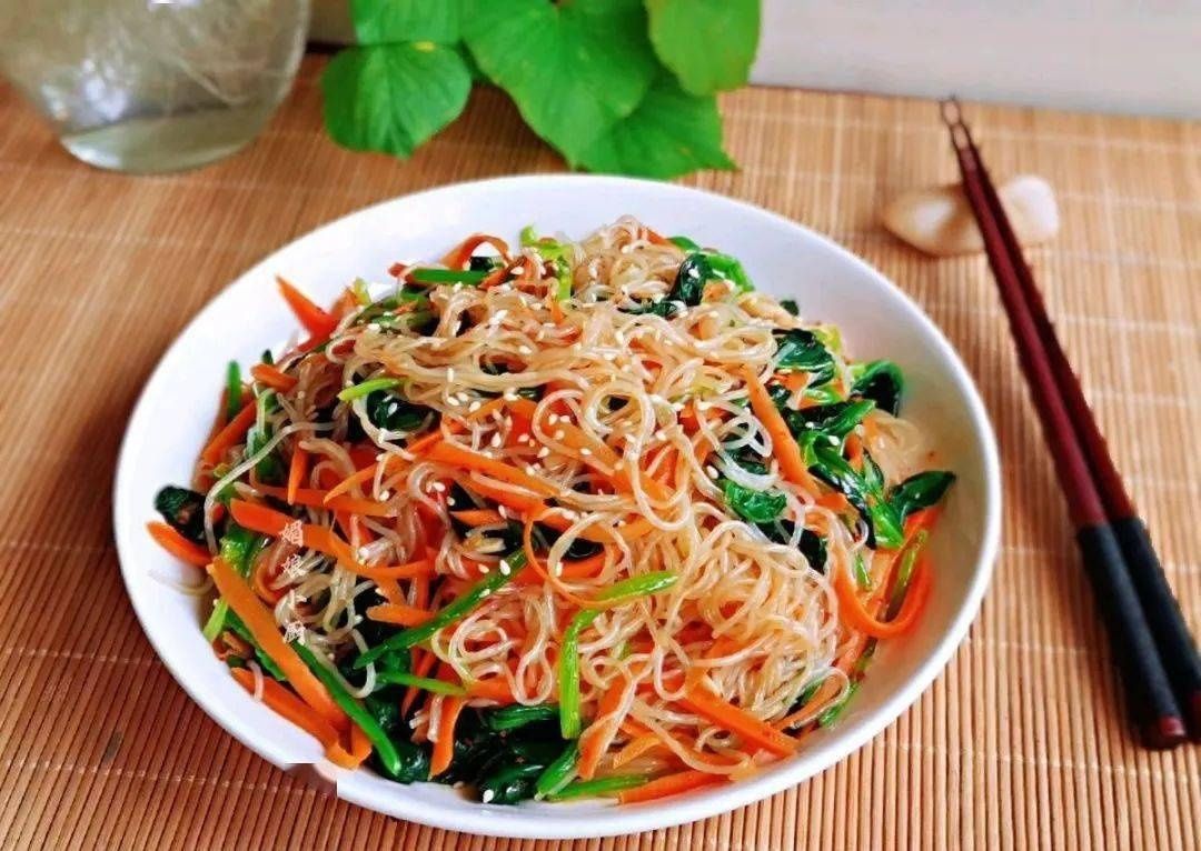 花椒|低脂的菠菜胡萝卜拌粉丝的做法，香辣开胃，口感Q弹！
