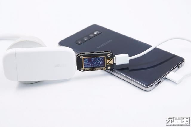  功率为8|小饼干能给什么设备用？OPPO 50W 超闪饼干充电器兼容性评测