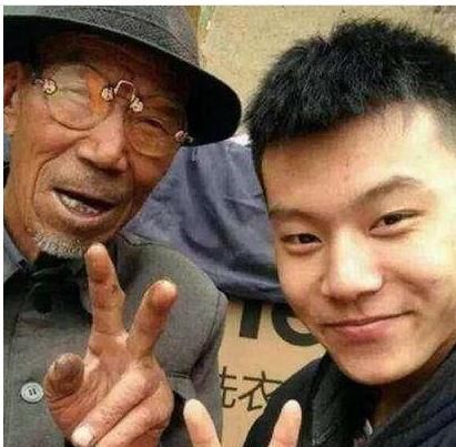  王晨正|变形记中为救穷爷爷，将自己8万金项链卖掉的城市少年，后来如何