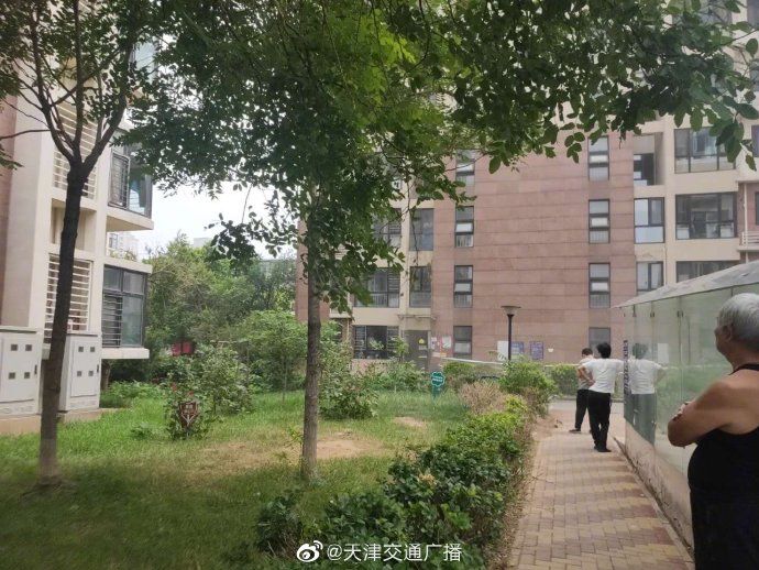  火情|天津 西青区一小区高层居民家中发生火情