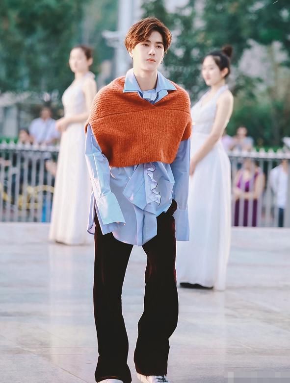  张萌|张萌为王一博疯狂打call，耶啵的回应让她害羞，看到对话网友沸腾