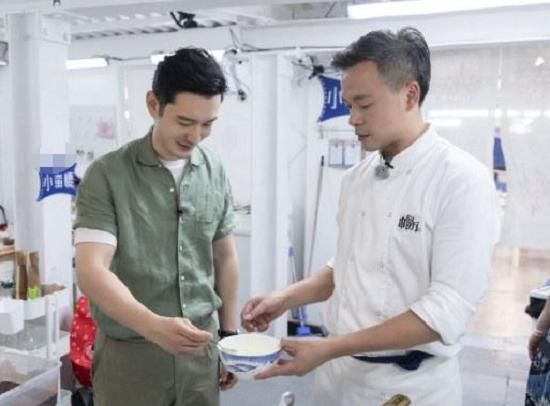  杀青|赵丽颖、杨超越谁的地位高？《中餐厅》杀青照中的站位一目了然