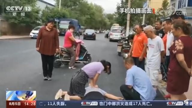  心肺|护士跪地坚持为老人心肺复苏后手发抖，膝盖磨出血，网友点赞