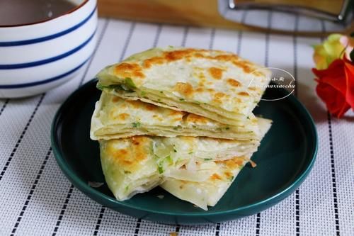 鸡蛋|最近家人吃葱花饼着迷,皮酥得掉渣,内软还咸香,网友:太馋人了