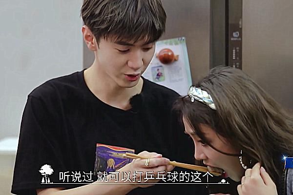  频繁|女团成员参加综艺，和男嘉宾互动频繁，刚火起来就想组CP吗