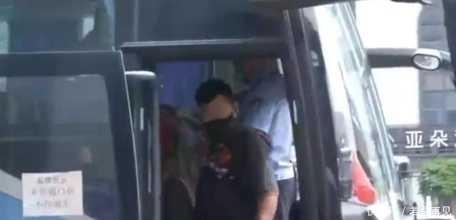  打车|女大学生返校打车定价15块，上车后遭黑车司机漫天要价成120块，不付钱就锁车里