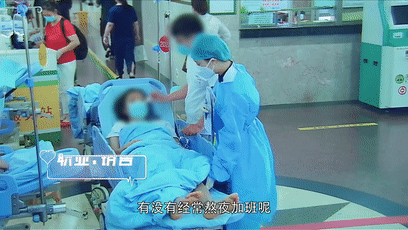  洪金宝|68岁洪金宝近照被疯传，暴瘦脱相：纵欲上瘾可能正在惩罚你....