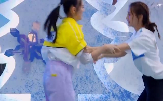  温暖|撕名牌大战，蓝队全军覆没，而angelababy表现勇敢而温暖