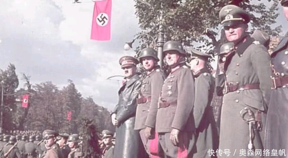 骄傲|老照片：德军攻占波兰，希特勒飞往华沙举行大阅兵，一脸骄傲！