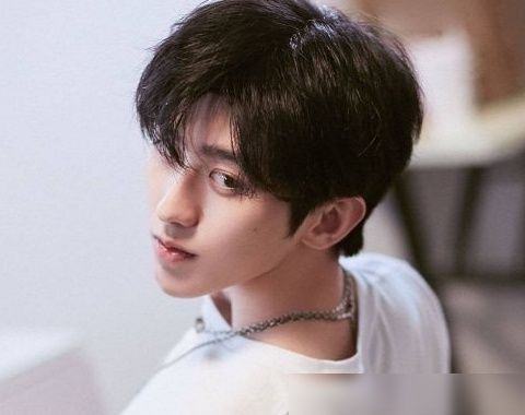 蔡徐坤|《奔跑吧》海报蔡徐坤是P上的?看到原照片,也太不走心了