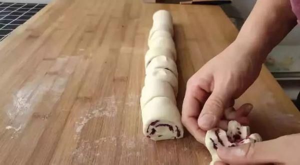 家人|1个紫薯,2碗面粉,一卷,一切,一捏,简单美味,家人都喜欢