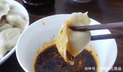 口感会更好|拌饺子馅时,有人放热油有人放香油,大厨都不对,不懂别乱放!