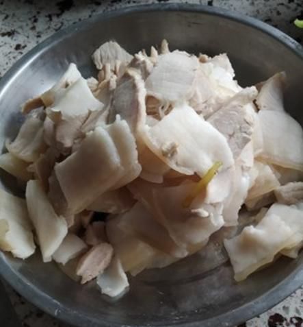  翻炒均匀|做回锅肉，万万不能直接下锅炒！大厨教你正确做法，肉香软不油腻