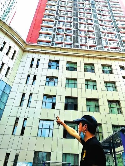 跑腿|记者跑腿 | 走得好好的,突然从天而降一块砖……