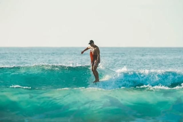  懂行|懂行｜夏日冲浪季，我们采访了几位冲浪达人