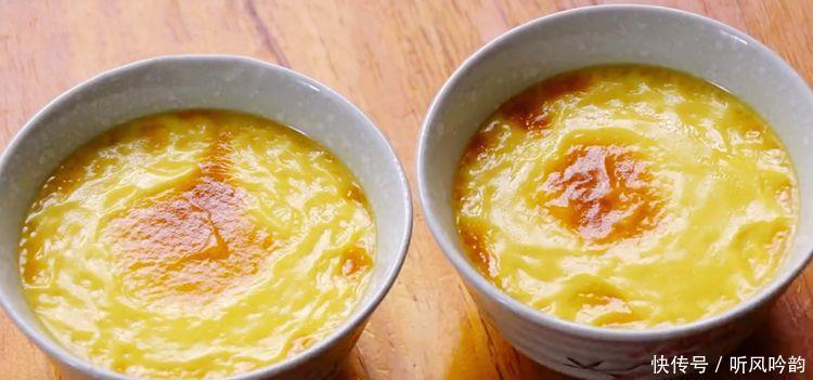 搅拌|家里有鸡蛋别只会水煮,加1盒牛奶做个布丁,香甜嫩滑,入口即化