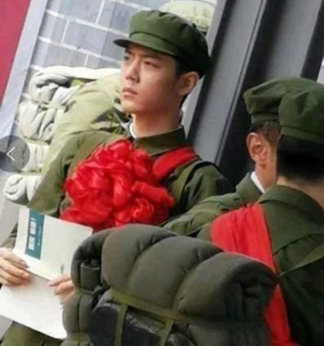  粉丝|肖战《王牌》再被“路透”？粉丝“默默”隐忍，背后原因太难受！