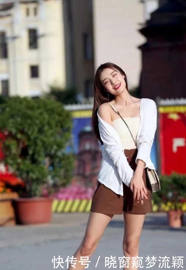  姑娘|街拍美女：因为图三姑娘的笑容，感觉世界又那么的美好温暖