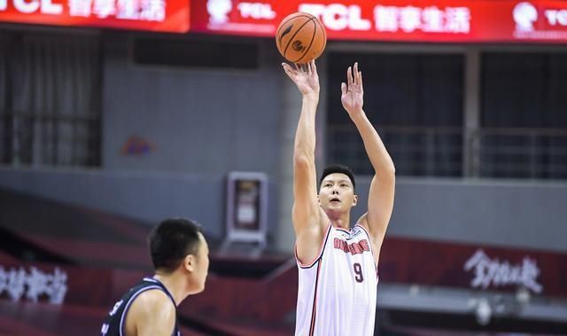  艾伦|垃圾时间辽宁撤出主力，但郭艾伦仍在场上！杨鸣这是伤害球星啊