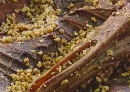 美食|把整只鸭子装进坛里,不加一滴水,5年后打开坛子,看到成品服了