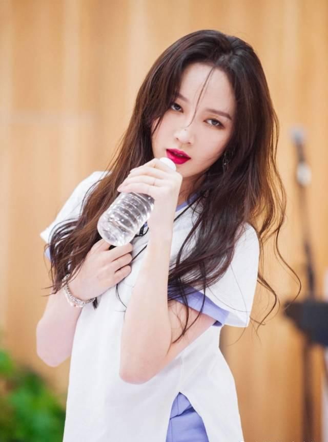  正统|为什么正统女团出身的孟佳和王霏霏在《乘风破浪的姐姐》里并没有很出彩？