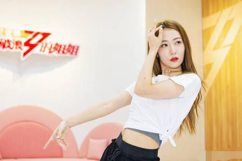 白冰|姐姐四公排名曝光,郁可唯团排名第一白冰却倒数,她差在哪里?