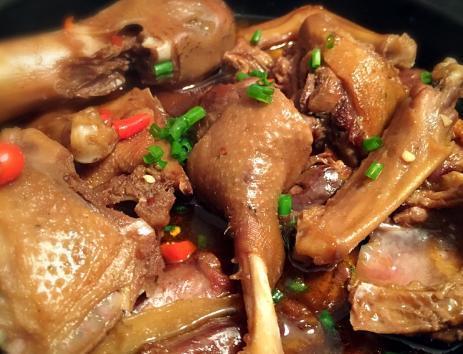 香辣|风味独特的家常菜,烧鸭肉要放这些、才美味,香辣爽口无腥味